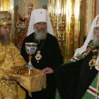 Патриарх дарит храму богослужебные сосуды